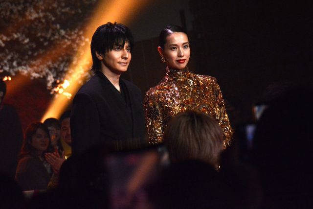 戸田恵梨香、美背中ぱっくり！生田斗真がエスコート　Netflix「地獄に堕ちるわよ」配信記念PARTY（8枚目）