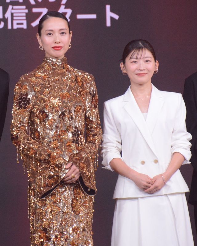 戸田恵梨香、美背中ぱっくり！生田斗真がエスコート　Netflix「地獄に堕ちるわよ」配信記念PARTY（9枚目）