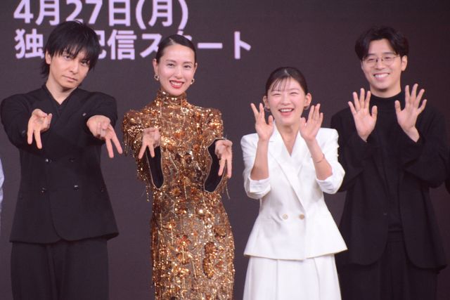 戸田恵梨香、美背中ぱっくり！生田斗真がエスコート　Netflix「地獄に堕ちるわよ」配信記念PARTY（10枚目）
