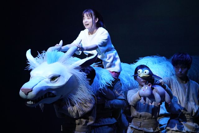 舞台「千と千尋の神隠し」橋本環奈＆上白石萌音の千尋役：フォトギャラリー