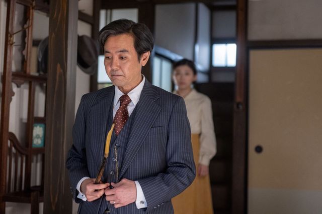 花岡（岩田剛典）と寅子（伊藤沙莉）…「虎に翼」第17回の場面写真（3枚目）