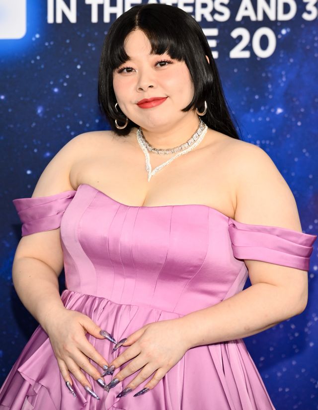 演じたキャラクターをイメージしたドレス＆和を意識したかぐや姫ヘアで登場した渡辺直美