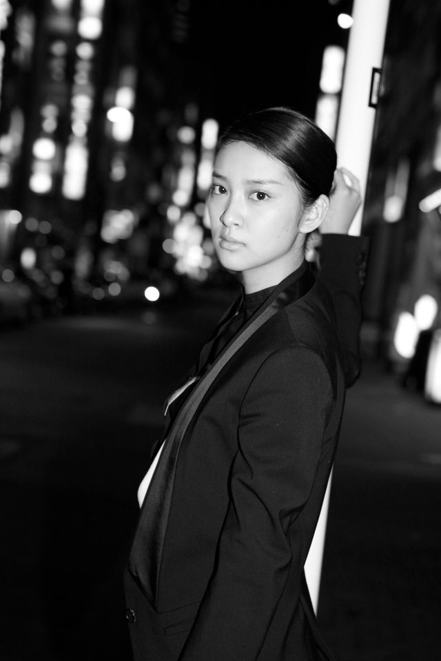 武井咲マガジン「～EMI MAGAZINE 時代のミューズ 17歳－18歳の記録集～」フォトギャラリー（2枚目）