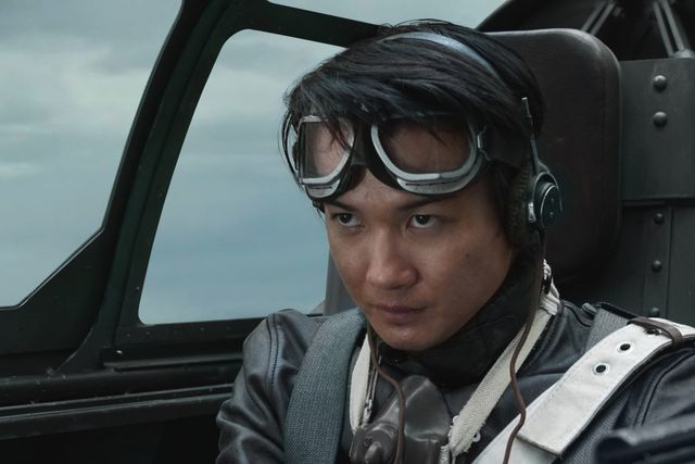 『ゴジラ-1.0』戦闘機に乗り込みゴジラに挑む敷島！新場面写真（全8枚）：フォトギャラリー