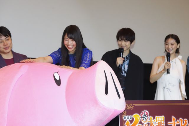 ホークが動き出してビックリ！『劇場版　七つの大罪　光に呪われし者たち』公開記念舞台あいさつ（10枚目）