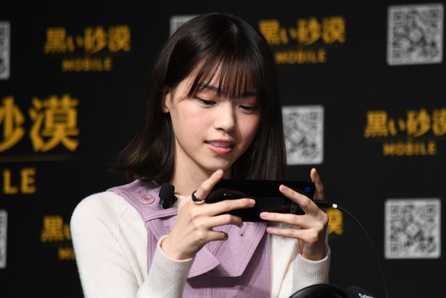 西野七瀬、ゲーム勝利に大喜び！「黒い砂漠モバイル」のローンチ発表会（13枚目）