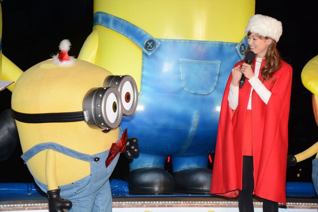 新婚で幸せオーラあふれる吉澤ひとみ！『ミニオンズ』ブルーレイ＆DVDリリース記念イベントフォトギャラリー：フォトギャラリー