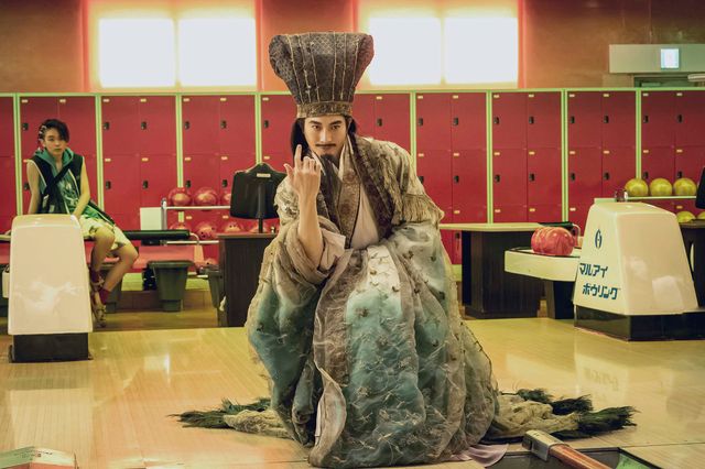 孔明、ボーリングも凄いんです…！「パリピ孔明」第7話場面写真：フォトギャラリー