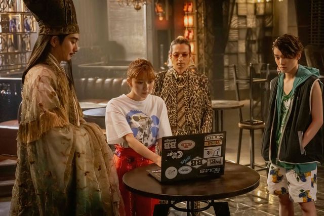 孔明、ボーリングも凄いんです…！「パリピ孔明」第7話場面写真（6枚目）