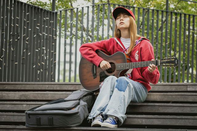 孔明、ボーリングも凄いんです…！「パリピ孔明」第7話場面写真（7枚目）