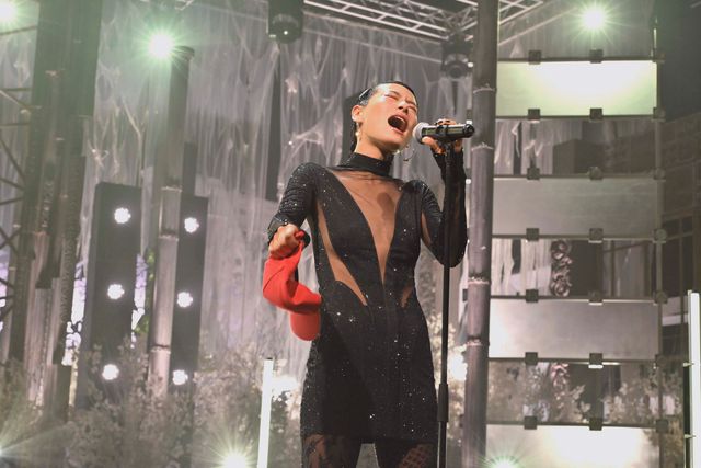 孔明、ボーリングも凄いんです…！「パリピ孔明」第7話場面写真（9枚目）