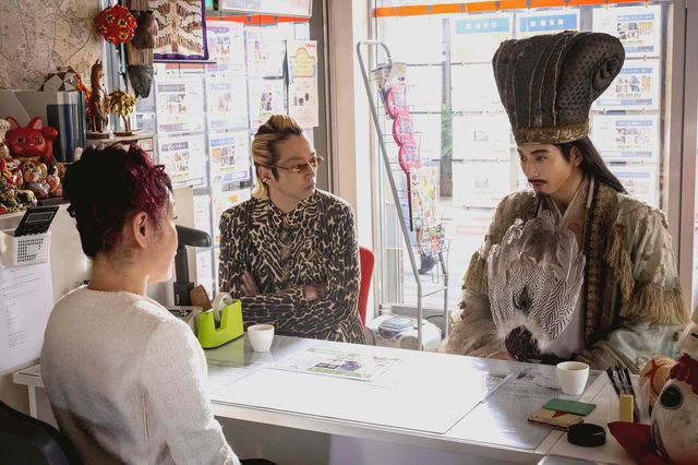 孔明、ボーリングも凄いんです…！「パリピ孔明」第7話場面写真（12枚目）