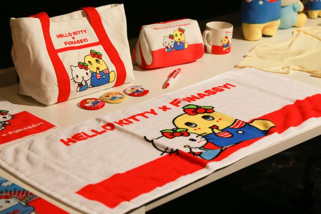 ふなっしー、「偉大なる先輩」キティちゃんとの初ツーショット！「お風呂に入ってきたなっしー！」　画像ギャラリー（20枚目）