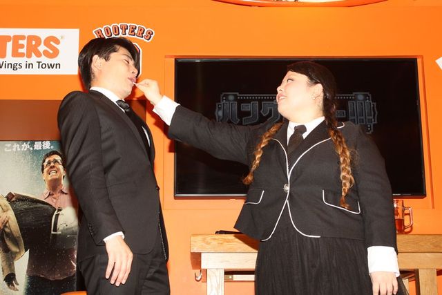 渡辺直美と吉村崇、ラブラブ!?イベント写真ギャラリー（10枚目）