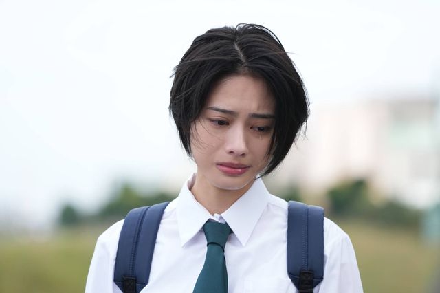 道枝駿佑が安斉星来のネクタイを…『うるわしの宵の月』新場面写真＜5枚＞（3枚目）