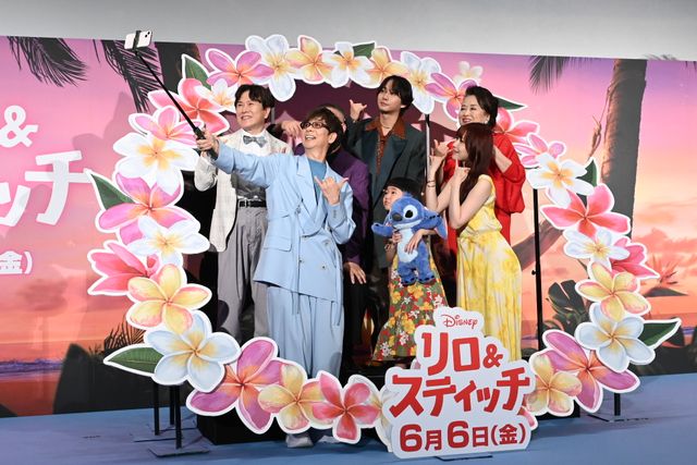 『リロ＆スティッチ』山寺宏一、MOMONA、中村海人ら声優陣で自撮り！完成披露試写会：フォトギャラリー