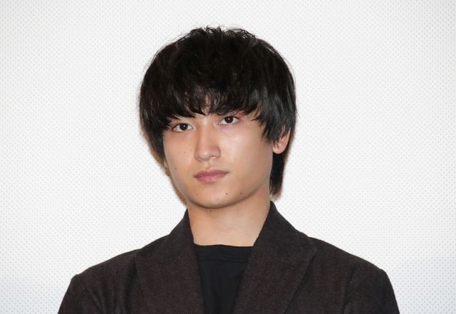 【9枚】超特急ユーキ＆金子大地が熱い抱擁！「めちゃくちゃ美男」（4枚目）