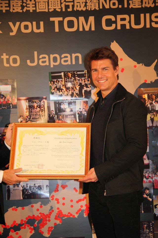 トム・クルーズが鏡開き！フォトギャラリー（2枚目）