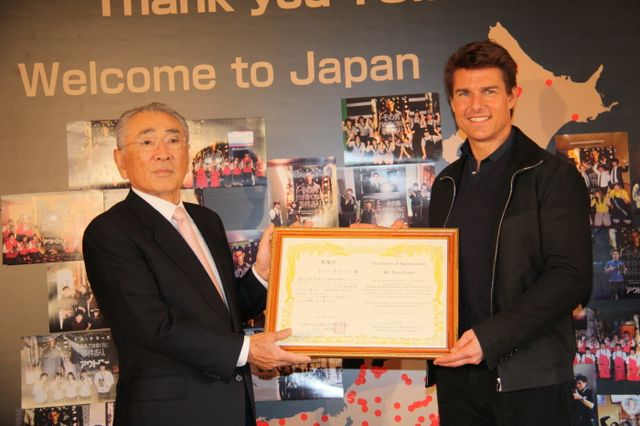 トム・クルーズが鏡開き！フォトギャラリー（4枚目）