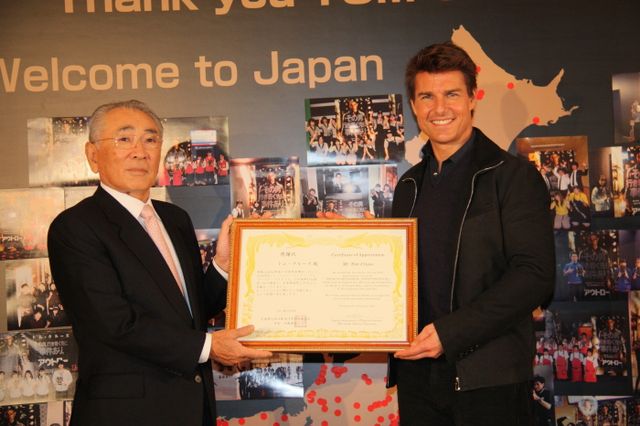 トム・クルーズが鏡開き！フォトギャラリー（5枚目）