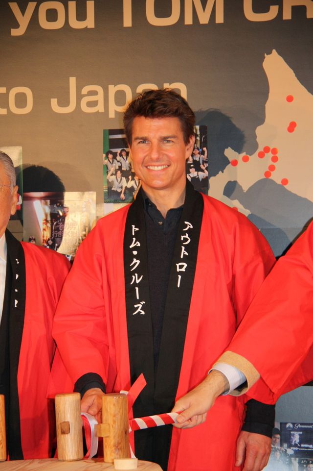 トム・クルーズが鏡開き！フォトギャラリー（12枚目）