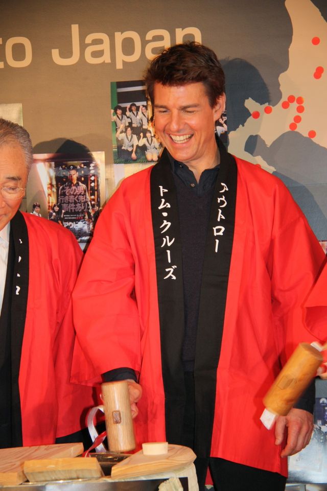 トム・クルーズが鏡開き！フォトギャラリー（13枚目）