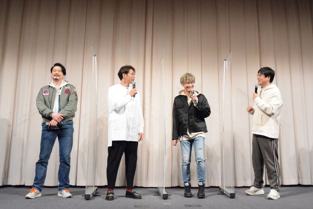 手を振る純烈！映画『スーパー戦闘　純烈ジャー』DVD＆Blu-ray発売記念イベント（11枚目）