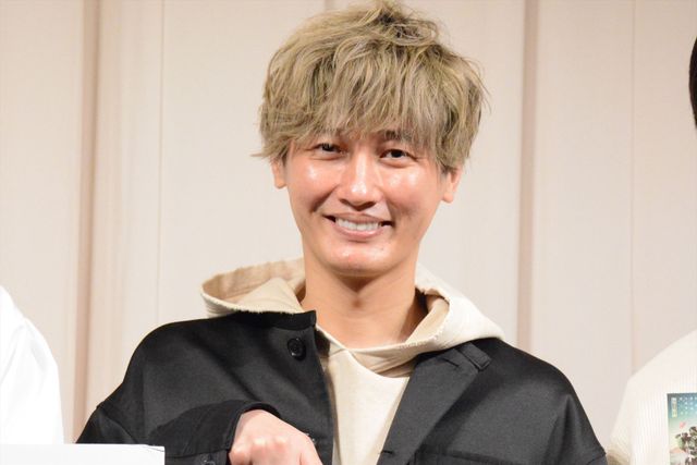 手を振る純烈！映画『スーパー戦闘　純烈ジャー』DVD＆Blu-ray発売記念イベント（14枚目）