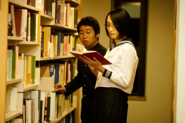 佐藤かよ、女子高生に！セーラー服姿を公開…フォトギャラリー（2枚目）