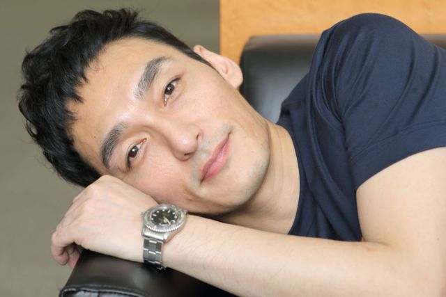 草なぎ剛の魅力ダダ漏れ！映画『台風家族』インタビューカット（7枚目）