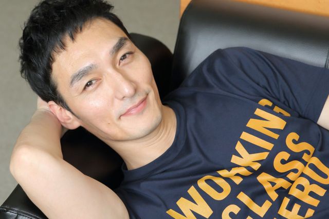 草なぎ剛の魅力ダダ漏れ！映画『台風家族』インタビューカット（9枚目）