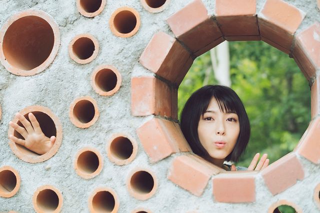 浜辺美波、美しすぎる…「浜辺美波 2020カレンダーブック」：フォトギャラリー