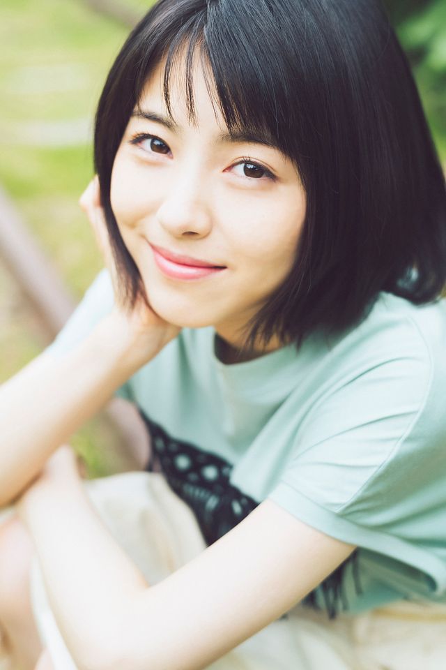 浜辺美波、美しすぎる…「浜辺美波 2020カレンダーブック」（4枚目）