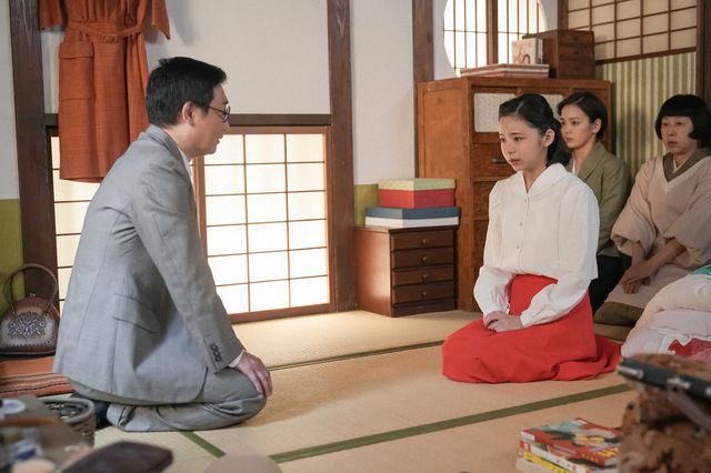 目を盗んで…「ブギウギ」第33回の場面写真（5枚目）