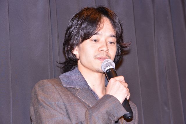 池松壮亮「見逃されないために！」限定公開レイトショー舞台あいさつに立つ！　画像ギャラリー：フォトギャラリー