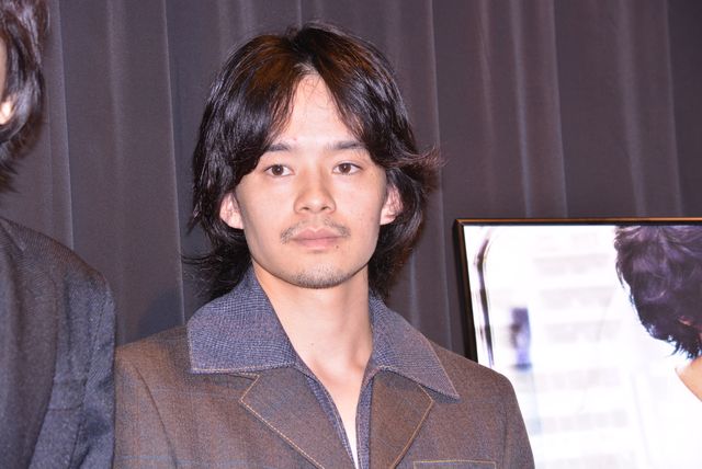 池松壮亮「見逃されないために！」限定公開レイトショー舞台あいさつに立つ！　画像ギャラリー（5枚目）