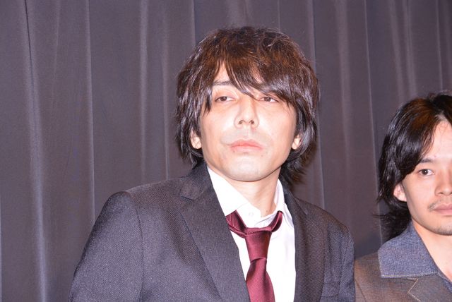 池松壮亮「見逃されないために！」限定公開レイトショー舞台あいさつに立つ！　画像ギャラリー（6枚目）