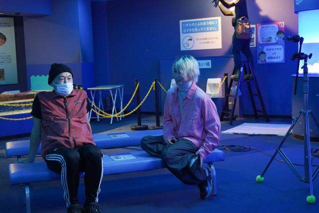 『マッチング』Snow Man佐久間大介の衣装ピンクバージョン（2枚目）