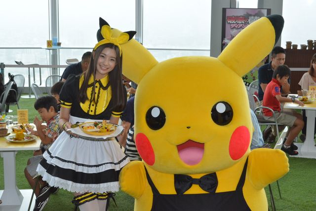 大人気「ポケモン展」にメイド衣装で登場の足立梨花、絶対領域披露も「セクシーさはないので……」と謙遜！　画像ギャラリー（5枚目）