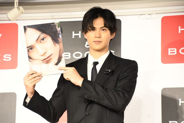 「ギーツ」簡秀吉、学園ものに挑戦したい！1st写真集「IKKAN」発売記念イベント：フォトギャラリー