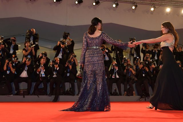 モニカ・ベルッチ妖艶すぎ！総レースドレスで魅了！フォトギャラリー（2枚目）