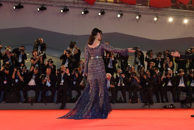 モニカ・ベルッチ妖艶すぎ！総レースドレスで魅了！フォトギャラリー（3枚目）