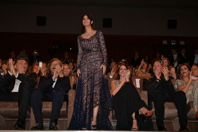 モニカ・ベルッチ妖艶すぎ！総レースドレスで魅了！フォトギャラリー（17枚目）