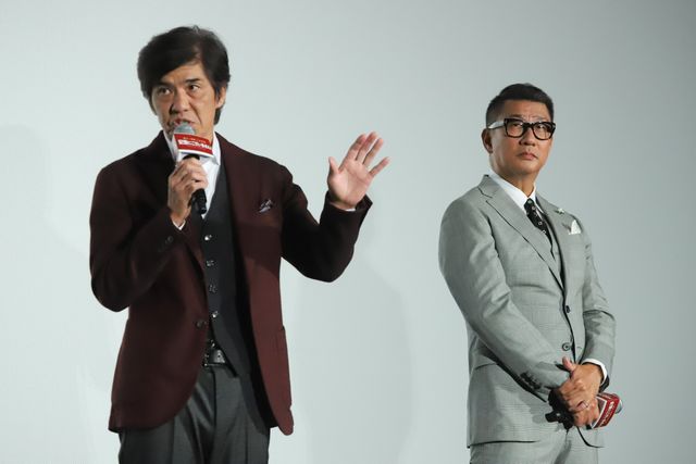 中井貴一＆佐藤浩市、鏡開きクラッカーでお祝い！『記憶にございません！』大ヒット御礼舞台あいさつ（3枚目）