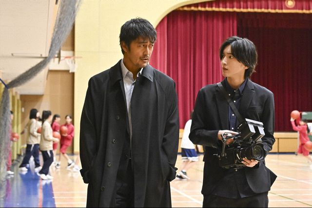 【ネタバレ】日曜劇場「キャスター」AD・本橋（道枝駿佑）も活躍！第4話場面写真（8枚目）
