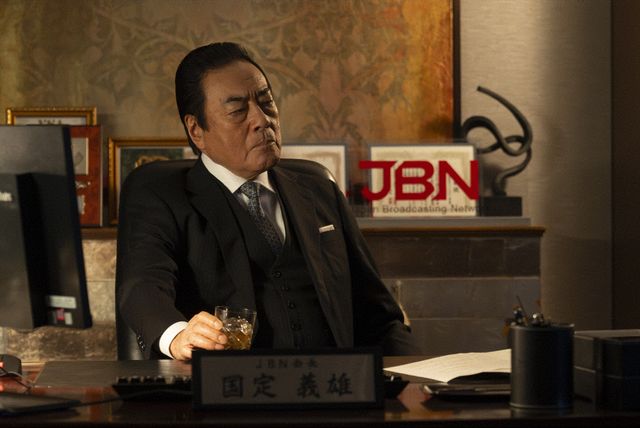 【ネタバレ】日曜劇場「キャスター」AD・本橋（道枝駿佑）も活躍！第4話場面写真（27枚目）