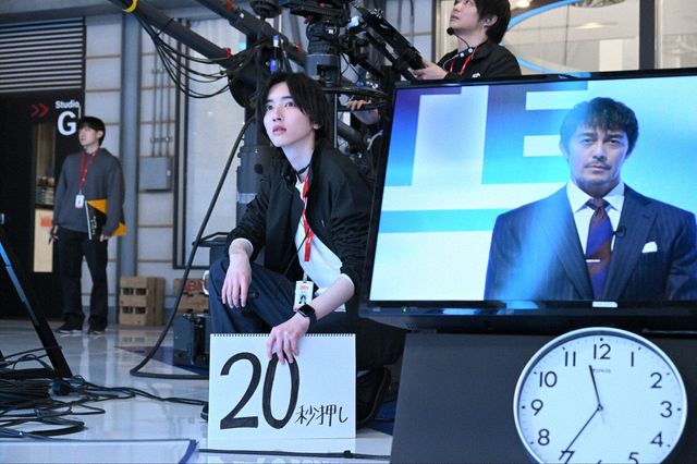 【ネタバレ】日曜劇場「キャスター」AD・本橋（道枝駿佑）も活躍！第4話場面写真（30枚目）