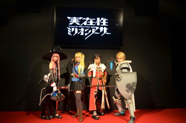 実写版「ミリオンアーサー」、キャスト登場！　ゲームの世界観そのままのコスプレにファン釘付け！　画像ギャラリー（2枚目）