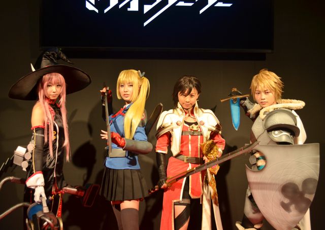 実写版「ミリオンアーサー」、キャスト登場！　ゲームの世界観そのままのコスプレにファン釘付け！　画像ギャラリー（10枚目）
