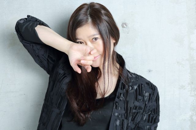 サービスカットも！篠原涼子『ウェディング・ハイ』インタビューカット集（2枚目）